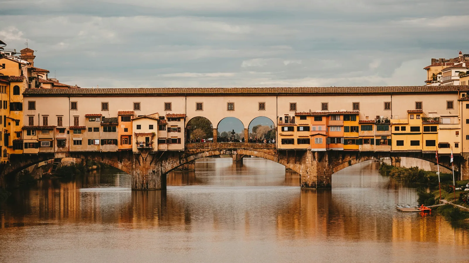 Ponte Vecchio z Korytarzem Vasariego na górnym poziomie